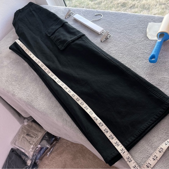 Aritzia TNA Cargo Wide leg Pant Black size 6 Women’s Pant - Picture 9 of 10